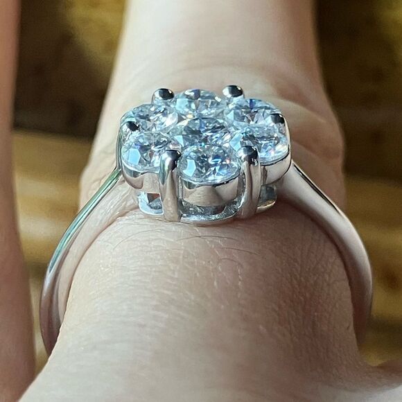 Genuine Moissanite Sterling Silver Ring Size 7 - Picture 2 of 9